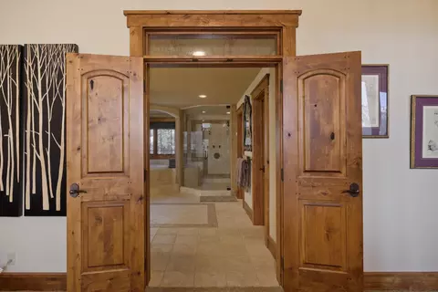 Entry Way - 269 Juniper Rd, Mammoth Lakes, CA 93546 photo 3 of 5