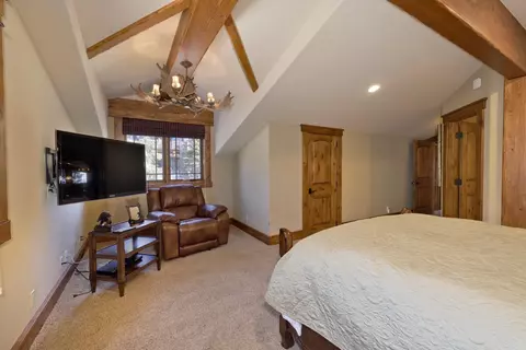 Bedroom - 269 Juniper Rd, Mammoth Lakes, CA 93546 photo 4 of 9