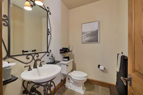 Bath - 269 Juniper Rd, Mammoth Lakes, CA 93546 photo 1 of 9