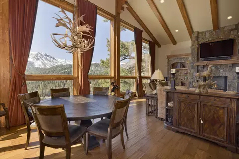 Dining - 269 Juniper Rd, Mammoth Lakes, CA 93546 photo 1 of 3