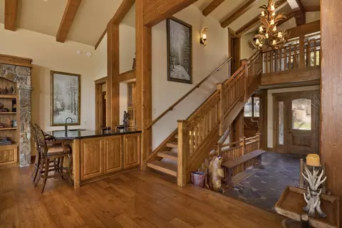 Entry Way - 269 Juniper Rd, Mammoth Lakes, CA 93546 photo 2 of 5
