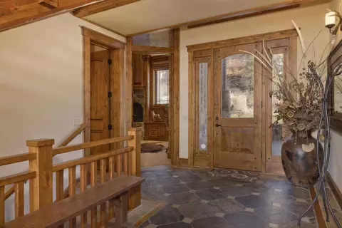 Entry Way - 269 Juniper Rd, Mammoth Lakes, CA 93546 photo 1 of 5