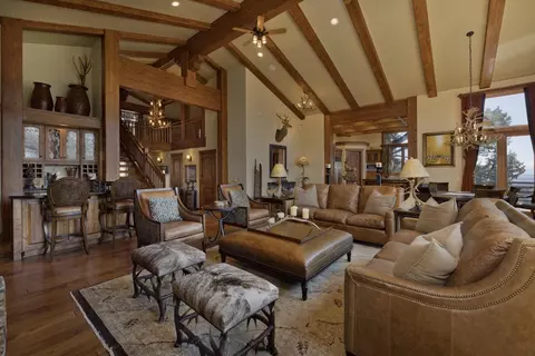 Living - 269 Juniper Rd, Mammoth Lakes, CA 93546 photo 5 of 8