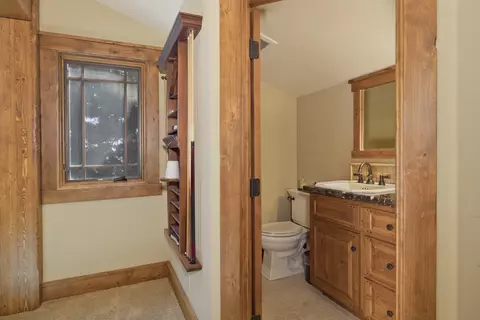Bath - 269 Juniper Rd, Mammoth Lakes, CA 93546 photo 4 of 9