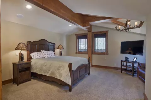 Bedroom - 269 Juniper Rd, Mammoth Lakes, CA 93546 photo 3 of 9