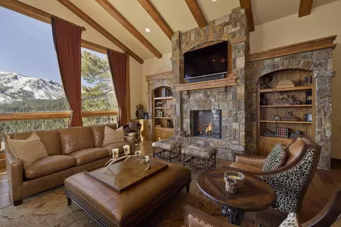 Living - 269 Juniper Rd, Mammoth Lakes, CA 93546 photo 4 of 8