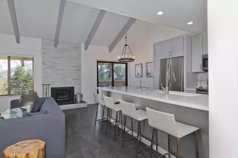 25 Lee Rd #112, Mammoth Lakes, CA 93546