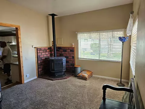 Living - 331 S Warren St, Bishop, CA 93514 photo 2 of 2