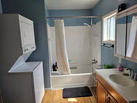 Bath - 331 S Warren St, Bishop, CA 93514 photo 2 of 3