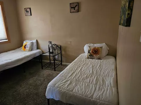 Bedroom - 331 S Warren St, Bishop, CA 93514 photo 4 of 5