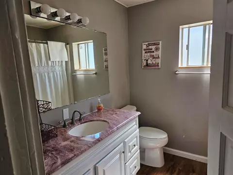 Bath - 331 S Warren St, Bishop, CA 93514 photo 1 of 3