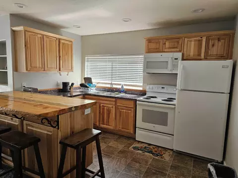 Kitchen - 331 S Warren St, Bishop, CA 93514 photo 3 of 3