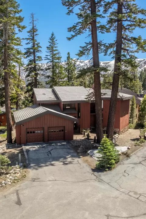 55 Top Of The Slopes Ct, Mammoth Lakes, CA 93546