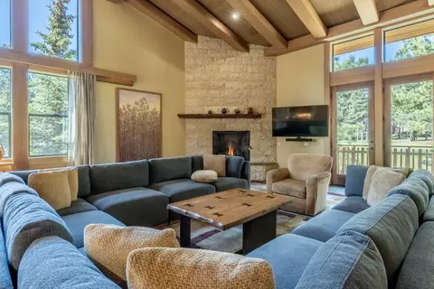 560 Obsidian Pl #1-03, Mammoth Lakes, CA 93546