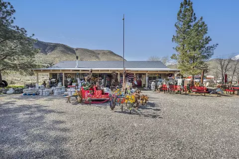Exterior - 106979-106993 Us Hwy 395, Walker, CA 96107 photo 4 of 9