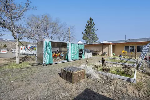 Exterior - 106979-106993 Us Hwy 395, Walker, CA 96107 photo 6 of 9