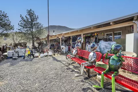 Exterior - 106979-106993 Us Hwy 395, Walker, CA 96107 photo 7 of 9