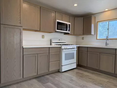 Kitchen - 641 Houston Dr, Bishop, CA 93514 photo 1 of 2