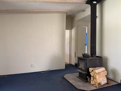 Living - 641 Houston Dr, Bishop, CA 93514 photo 3 of 3