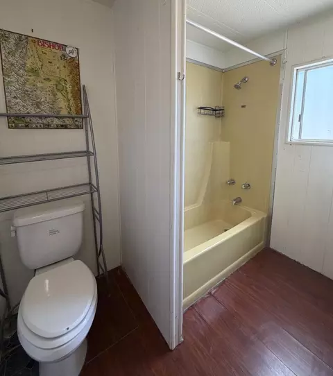Bath - 641 Houston Dr, Bishop, CA 93514 photo 1 of 2