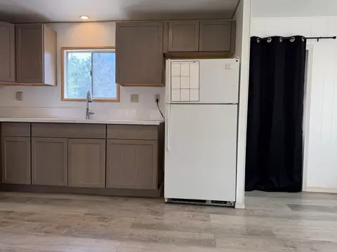 Kitchen - 641 Houston Dr, Bishop, CA 93514 photo 2 of 2
