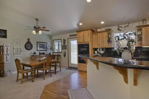 40 Paoha Dr, Lee Vining, CA 93541 photo 5