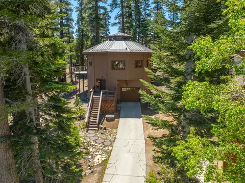 225 Convict Dr, Mammoth Lakes, CA 93546