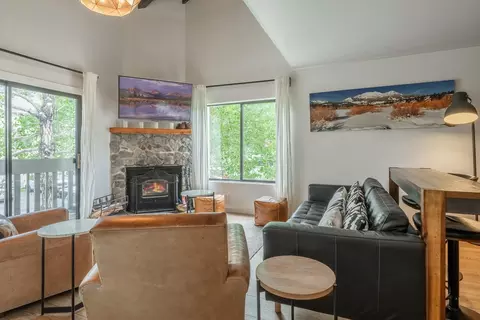 167 Meadow Ln #72, Mammoth Lakes, CA 93546