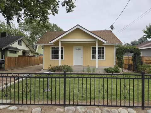 130 Johnston Dr, Bishop, CA 93514