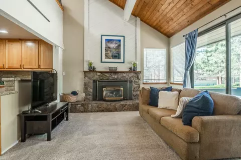 141 Arrowhead Dr #2, Mammoth Lakes, CA 93546