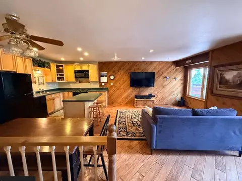 201 Lakeview Blvd #17, Mammoth Lakes, CA 93546