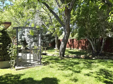 Exterior - 221 Mt Tom Rd, Bishop, CA 93514 photo 6 of 7