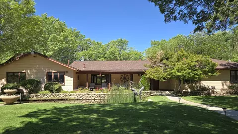 221 Mt Tom Rd, Bishop, CA 93514