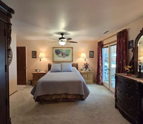 Bedroom - 221 Mt Tom Rd, Bishop, CA 93514 photo 2 of 3