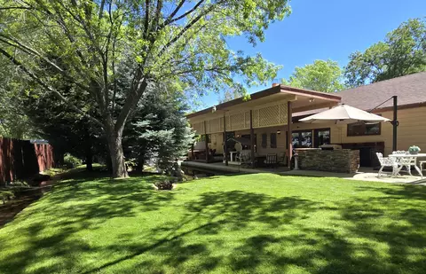 Exterior - 221 Mt Tom Rd, Bishop, CA 93514 photo 3 of 7