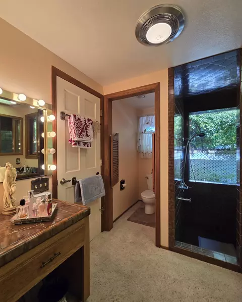 Bath - 221 Mt Tom Rd, Bishop, CA 93514 photo 1 of 3