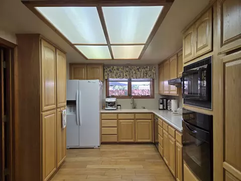 Kitchen - 221 Mt Tom Rd, Bishop, CA 93514 photo 1 of 1