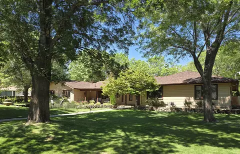 Exterior - 221 Mt Tom Rd, Bishop, CA 93514 photo 4 of 7