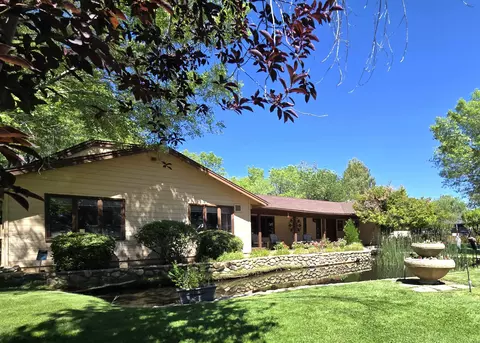 Exterior - 221 Mt Tom Rd, Bishop, CA 93514 photo 2 of 7