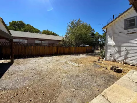 Exterior - 160 Walnut Steet, Big Pine, CA 93513 photo 8 of 9