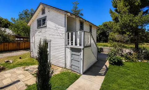Exterior - 160 Walnut Steet, Big Pine, CA 93513 photo 3 of 9