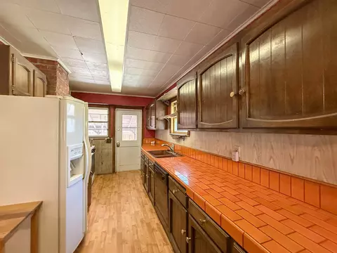 Kitchen - 160 Walnut Steet, Big Pine, CA 93513 photo 2 of 8