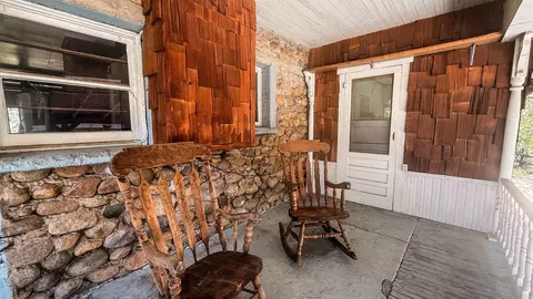 Exterior - 160 Walnut Steet, Big Pine, CA 93513 photo 6 of 9