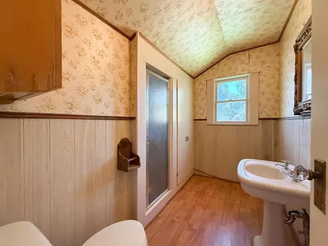 Bath - 160 Walnut Steet, Big Pine, CA 93513 photo 1 of 8