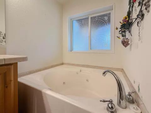 Bath - 160 Walnut Steet, Big Pine, CA 93513 photo 6 of 8