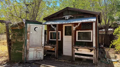 Exterior - 160 Walnut Steet, Big Pine, CA 93513 photo 4 of 9