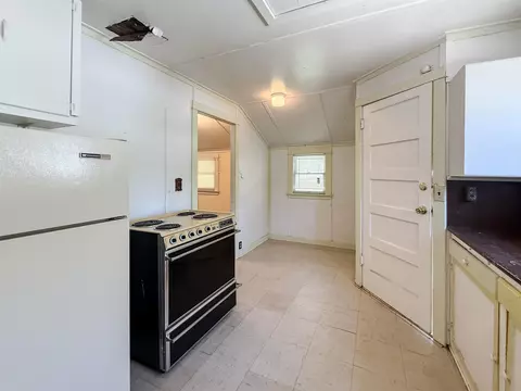 Kitchen - 160 Walnut Steet, Big Pine, CA 93513 photo 6 of 8