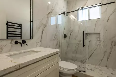 Bath - 4805 Alison Ln, Bishop, CA 93514 photo 4 of 4