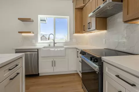 Kitchen - 4805 Alison Ln, Bishop, CA 93514 photo 3 of 6