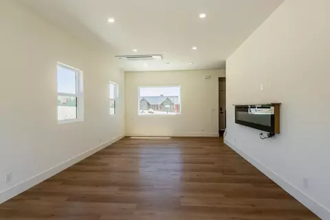 Living - 4805 Alison Ln, Bishop, CA 93514 photo 4 of 4
